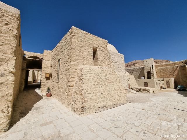 Acasă la Sfântul Cuvios Pavel Tebeul, lavra din pustiul Egiptului