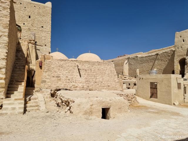 Acasă la Sfântul Cuvios Pavel Tebeul, lavra din pustiul Egiptului