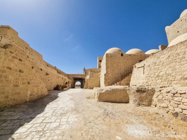 Acasă la Sfântul Cuvios Pavel Tebeul, lavra din pustiul Egiptului