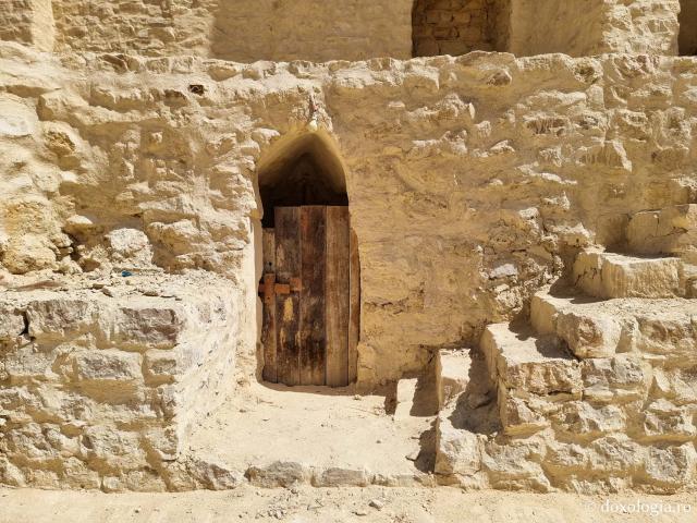 Acasă la Sfântul Cuvios Pavel Tebeul, lavra din pustiul Egiptului