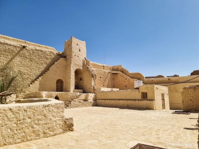 Acasă la Sfântul Cuvios Pavel Tebeul, lavra din pustiul Egiptului