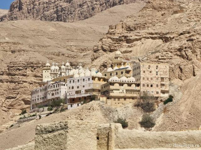 Acasă la Sfântul Cuvios Pavel Tebeul, lavra din pustiul Egiptului