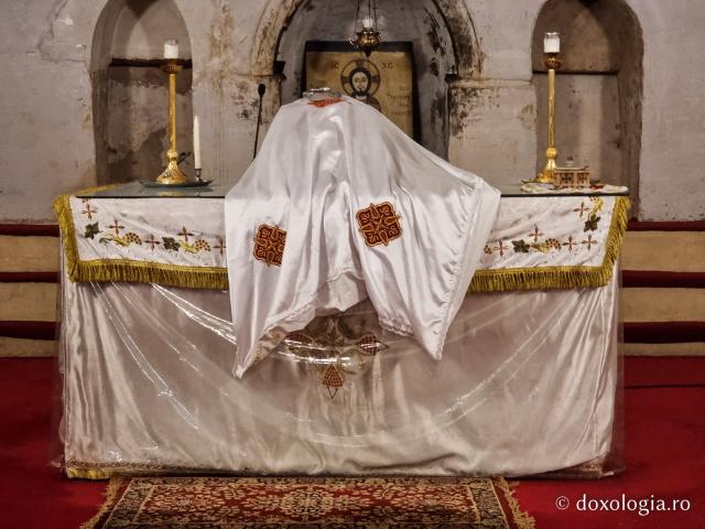 Clipe de liniște în biserica închinată Sfântului Macarie cel Mare