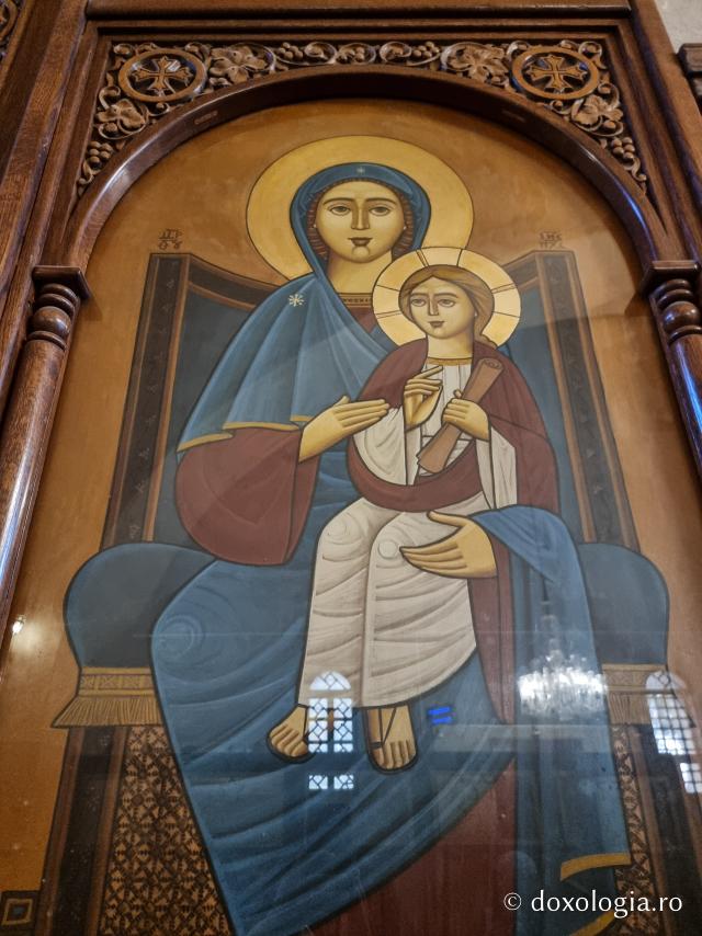 Clipe de liniște în biserica închinată Sfântului Macarie cel Mare