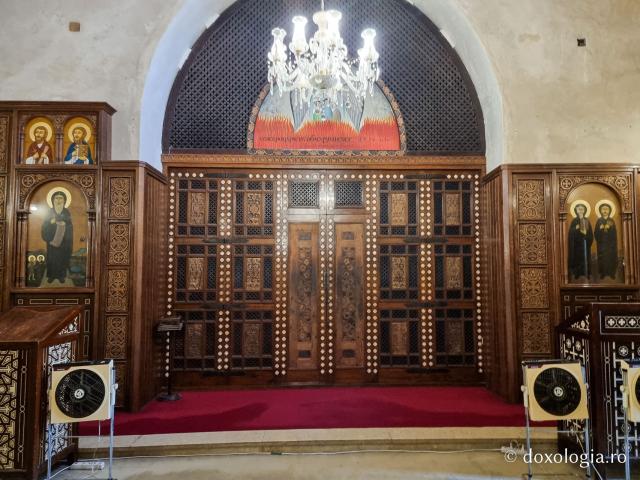 Clipe de liniște în biserica închinată Sfântului Macarie cel Mare