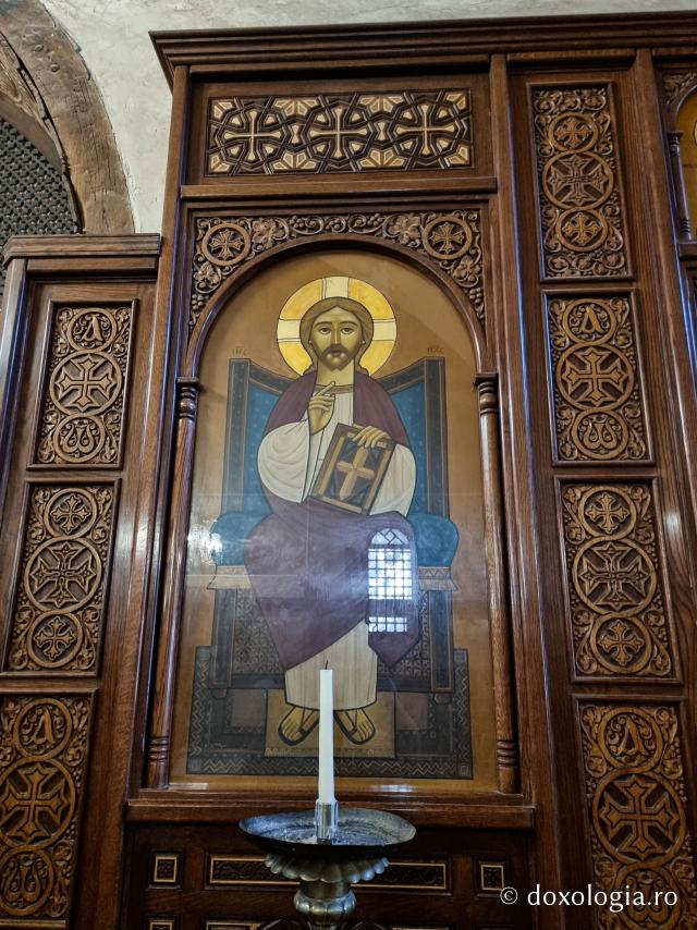 Clipe de liniște în biserica închinată Sfântului Macarie cel Mare