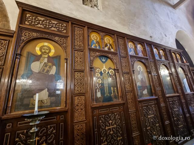 Clipe de liniște în biserica închinată Sfântului Macarie cel Mare