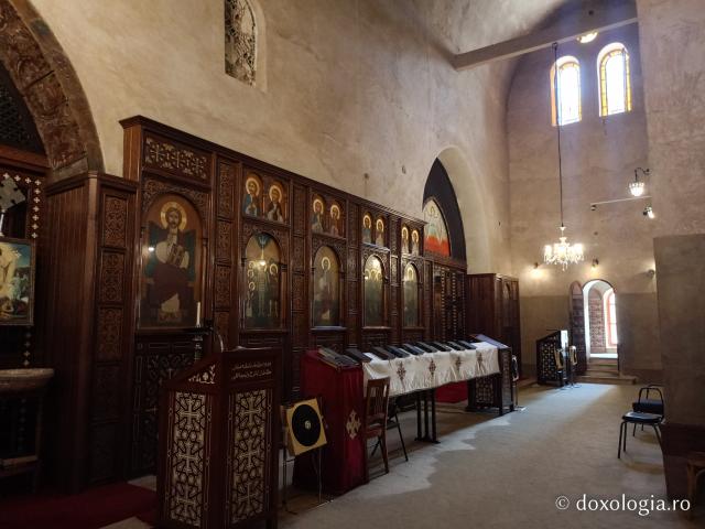 Clipe de liniște în biserica închinată Sfântului Macarie cel Mare