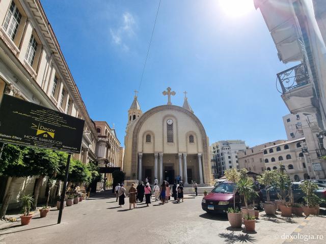 Pași de pelerin la catedrala închinată „Sfântului Apostol și Evanghelist Marcu” din Alexandria, Egipt / Foto: Magda Buftea Pași de pelerin la catedrala închinată „Sfântului Apostol și Evanghelist Marcu” din Alexandria, Egipt