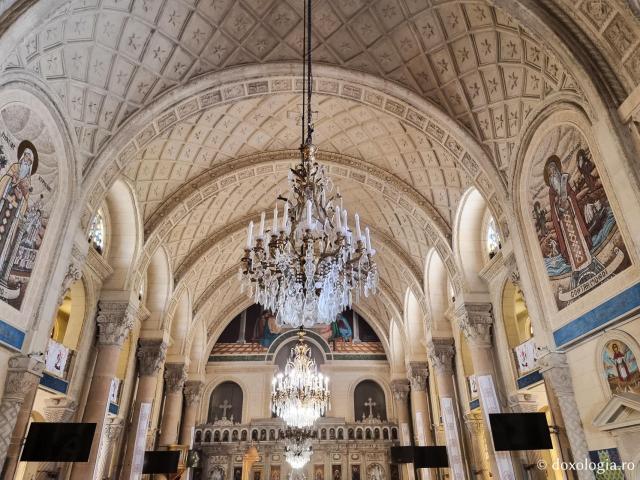 Pași de pelerin la catedrala închinată „Sfântului Apostol și Evanghelist Marcu” din Alexandria, Egipt / Foto: Magda Buftea Pași de pelerin la catedrala închinată „Sfântului Apostol și Evanghelist Marcu” din Alexandria, Egipt