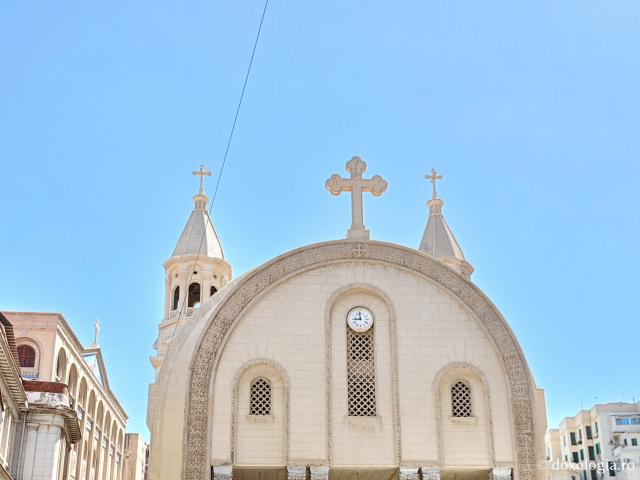 Pași de pelerin la catedrala închinată „Sfântului Apostol și Evanghelist Marcu” din Alexandria, Egipt Pași de pelerin la catedrala închinată „Sfântului Apostol și Evanghelist Marcu” din Alexandria, Egipt