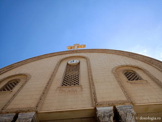 Pași de pelerin la catedrala închinată „Sfântului Apostol și Evanghelist Marcu” din Alexandria, Egipt Pași de pelerin la catedrala închinată „Sfântului Apostol și Evanghelist Marcu” din Alexandria, Egipt