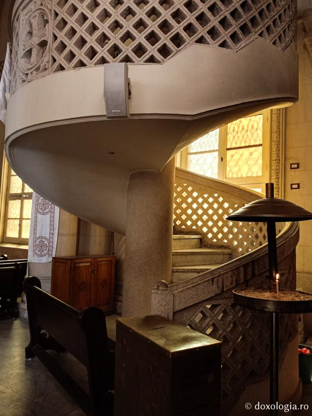Pași de pelerin la catedrala închinată „Sfântului Apostol și Evanghelist Marcu” din Alexandria, Egipt Pași de pelerin la catedrala închinată „Sfântului Apostol și Evanghelist Marcu” din Alexandria, Egipt