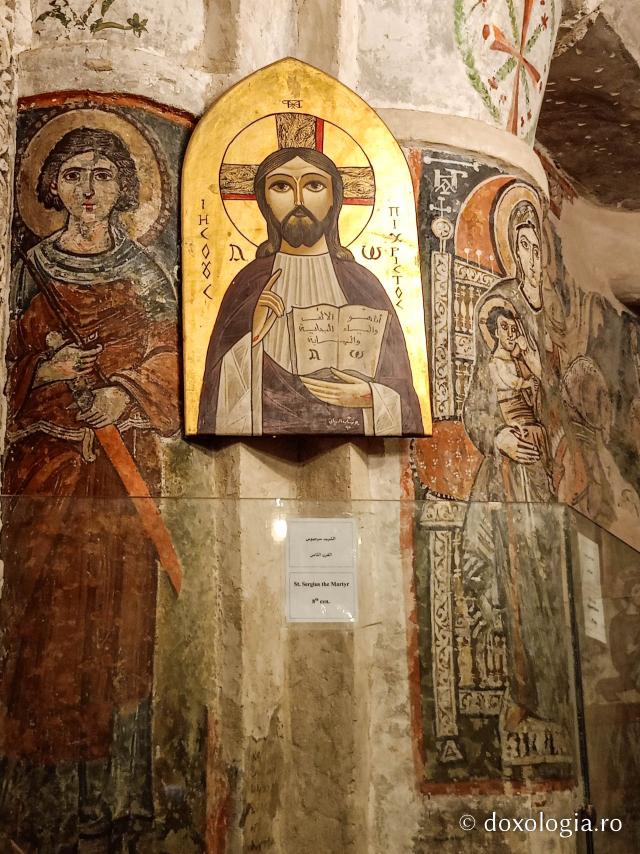 Clipe de răgaz în fața frescelor din biserica Mănăstirii El Sourian din Egipt