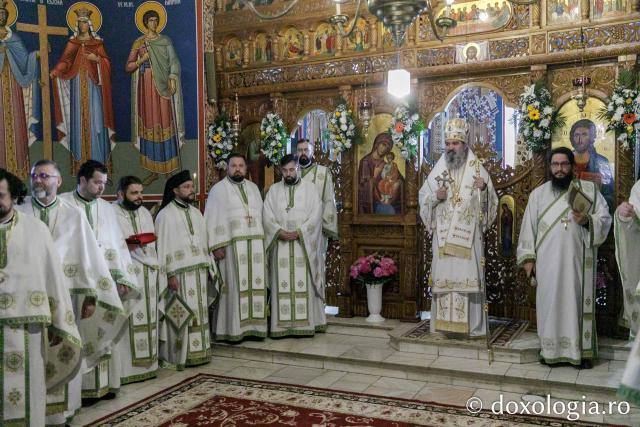 Liturghie arhierească săvârșită de PS Nectarie de Bogdania în ajunul prăznuirii Sfântului Ioan cel Nou / Foto: pr. Silviu Cluci Liturghie arhierească săvârșită de PS Nectarie de Bogdania în ajunul prăznuirii Sfântului Ioan cel Nou