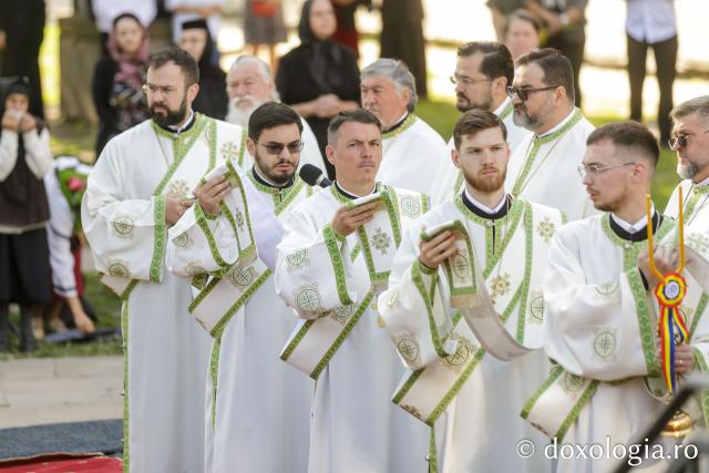 Liturghie arhierească săvârșită de PS Nectarie de Bogdania în ajunul prăznuirii Sfântului Ioan cel Nou / Foto: pr. Silviu Cluci Liturghie arhierească săvârșită de PS Nectarie de Bogdania în ajunul prăznuirii Sfântului Ioan cel Nou