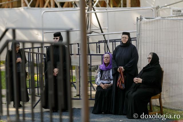 Liturghie arhierească săvârșită de PS Nectarie de Bogdania în ajunul prăznuirii Sfântului Ioan cel Nou / Foto: pr. Silviu Cluci Liturghie arhierească săvârșită de PS Nectarie de Bogdania în ajunul prăznuirii Sfântului Ioan cel Nou
