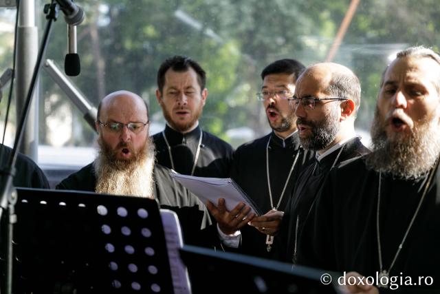 Liturghie arhierească săvârșită de PS Nectarie de Bogdania în ajunul prăznuirii Sfântului Ioan cel Nou / Foto: pr. Silviu Cluci Liturghie arhierească săvârșită de PS Nectarie de Bogdania în ajunul prăznuirii Sfântului Ioan cel Nou