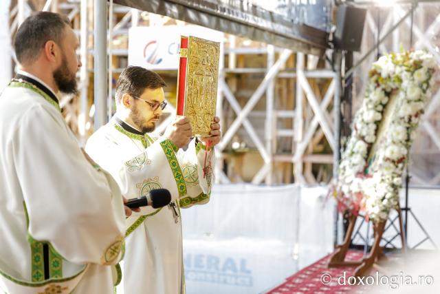 Liturghie arhierească săvârșită de PS Nectarie de Bogdania în ajunul prăznuirii Sfântului Ioan cel Nou / Foto: pr. Silviu Cluci Liturghie arhierească săvârșită de PS Nectarie de Bogdania în ajunul prăznuirii Sfântului Ioan cel Nou
