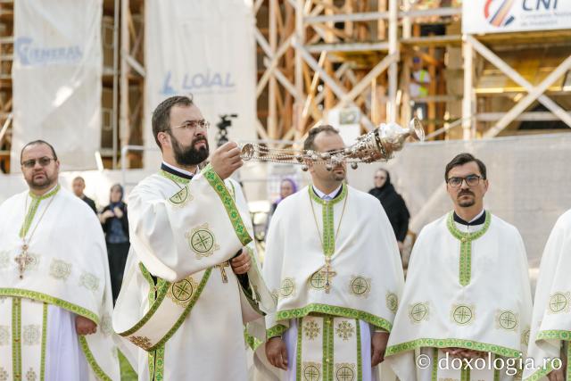 Liturghie arhierească săvârșită de PS Nectarie de Bogdania în ajunul prăznuirii Sfântului Ioan cel Nou / Foto: pr. Silviu Cluci Liturghie arhierească săvârșită de PS Nectarie de Bogdania în ajunul prăznuirii Sfântului Ioan cel Nou