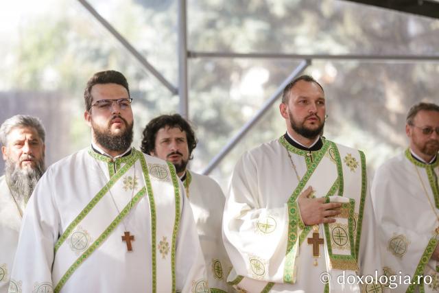 Liturghie arhierească săvârșită de PS Nectarie de Bogdania în ajunul prăznuirii Sfântului Ioan cel Nou / Foto: pr. Silviu Cluci Liturghie arhierească săvârșită de PS Nectarie de Bogdania în ajunul prăznuirii Sfântului Ioan cel Nou