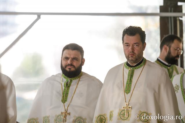Liturghie arhierească săvârșită de PS Nectarie de Bogdania în ajunul prăznuirii Sfântului Ioan cel Nou / Foto: pr. Silviu Cluci Liturghie arhierească săvârșită de PS Nectarie de Bogdania în ajunul prăznuirii Sfântului Ioan cel Nou
