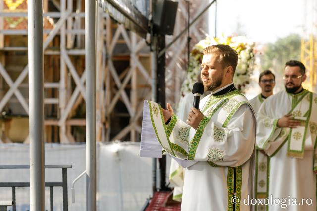 Liturghie arhierească săvârșită de PS Nectarie de Bogdania în ajunul prăznuirii Sfântului Ioan cel Nou / Foto: pr. Silviu Cluci Liturghie arhierească săvârșită de PS Nectarie de Bogdania în ajunul prăznuirii Sfântului Ioan cel Nou