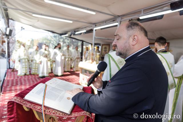 Liturghie arhierească săvârșită de PS Nectarie de Bogdania în ajunul prăznuirii Sfântului Ioan cel Nou / Foto: pr. Silviu Cluci Liturghie arhierească săvârșită de PS Nectarie de Bogdania în ajunul prăznuirii Sfântului Ioan cel Nou