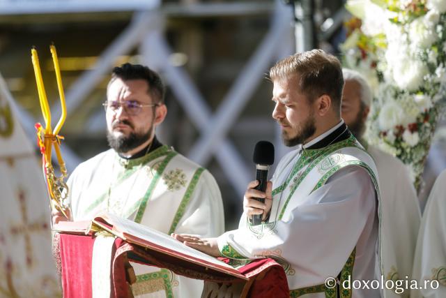 Liturghie arhierească săvârșită de PS Nectarie de Bogdania în ajunul prăznuirii Sfântului Ioan cel Nou / Foto: pr. Silviu Cluci Liturghie arhierească săvârșită de PS Nectarie de Bogdania în ajunul prăznuirii Sfântului Ioan cel Nou