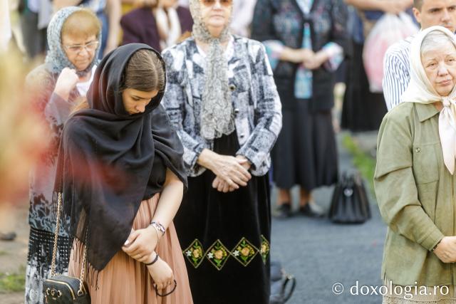 Liturghie arhierească săvârșită de PS Nectarie de Bogdania în ajunul prăznuirii Sfântului Ioan cel Nou / Foto: pr. Silviu Cluci Liturghie arhierească săvârșită de PS Nectarie de Bogdania în ajunul prăznuirii Sfântului Ioan cel Nou