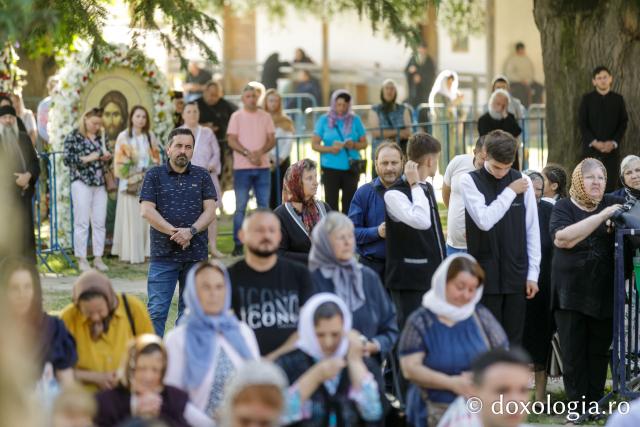 Liturghie arhierească săvârșită de PS Nectarie de Bogdania în ajunul prăznuirii Sfântului Ioan cel Nou / Foto: pr. Silviu Cluci Liturghie arhierească săvârșită de PS Nectarie de Bogdania în ajunul prăznuirii Sfântului Ioan cel Nou