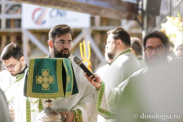 Liturghie arhierească săvârșită de PS Nectarie de Bogdania în ajunul prăznuirii Sfântului Ioan cel Nou / Foto: pr. Silviu Cluci Liturghie arhierească săvârșită de PS Nectarie de Bogdania în ajunul prăznuirii Sfântului Ioan cel Nou
