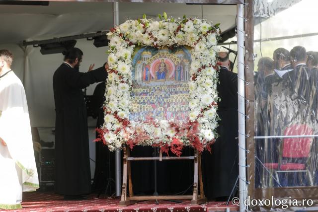 Liturghie arhierească săvârșită de PS Nectarie de Bogdania în ajunul prăznuirii Sfântului Ioan cel Nou / Foto: pr. Silviu Cluci Liturghie arhierească săvârșită de PS Nectarie de Bogdania în ajunul prăznuirii Sfântului Ioan cel Nou