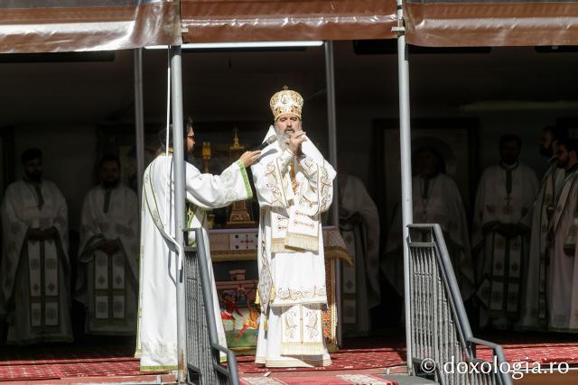 Liturghie arhierească săvârșită de PS Nectarie de Bogdania în ajunul prăznuirii Sfântului Ioan cel Nou / Foto: pr. Silviu Cluci Liturghie arhierească săvârșită de PS Nectarie de Bogdania în ajunul prăznuirii Sfântului Ioan cel Nou