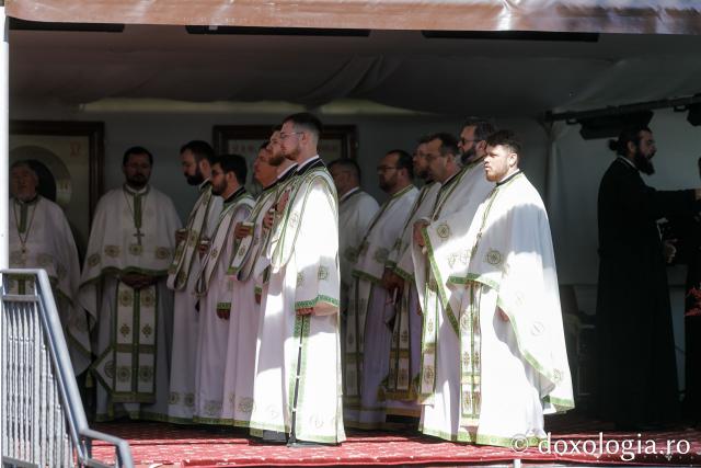 Liturghie arhierească săvârșită de PS Nectarie de Bogdania în ajunul prăznuirii Sfântului Ioan cel Nou / Foto: pr. Silviu Cluci Liturghie arhierească săvârșită de PS Nectarie de Bogdania în ajunul prăznuirii Sfântului Ioan cel Nou