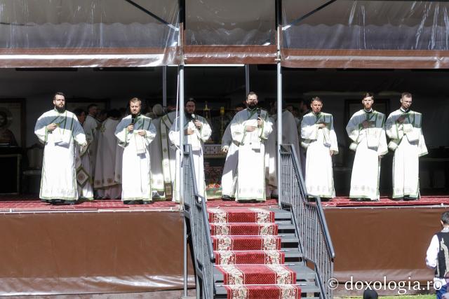 Liturghie arhierească săvârșită de PS Nectarie de Bogdania în ajunul prăznuirii Sfântului Ioan cel Nou / Foto: pr. Silviu Cluci Liturghie arhierească săvârșită de PS Nectarie de Bogdania în ajunul prăznuirii Sfântului Ioan cel Nou