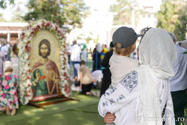 Liturghie arhierească săvârșită de PS Nectarie de Bogdania în ajunul prăznuirii Sfântului Ioan cel Nou / Foto: pr. Silviu Cluci Liturghie arhierească săvârșită de PS Nectarie de Bogdania în ajunul prăznuirii Sfântului Ioan cel Nou