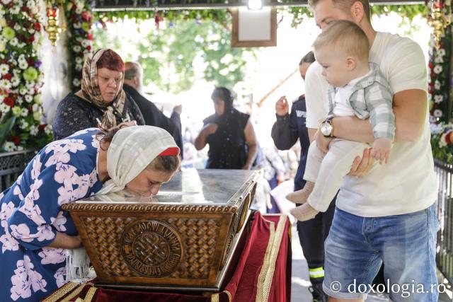 Liturghie arhierească săvârșită de PS Nectarie de Bogdania în ajunul prăznuirii Sfântului Ioan cel Nou / Foto: pr. Silviu Cluci Liturghie arhierească săvârșită de PS Nectarie de Bogdania în ajunul prăznuirii Sfântului Ioan cel Nou