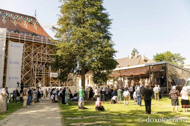 Liturghie arhierească săvârșită de PS Nectarie de Bogdania în ajunul prăznuirii Sfântului Ioan cel Nou / Foto: pr. Silviu Cluci Liturghie arhierească săvârșită de PS Nectarie de Bogdania în ajunul prăznuirii Sfântului Ioan cel Nou