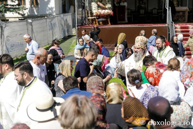 Liturghie arhierească săvârșită de PS Nectarie de Bogdania în ajunul prăznuirii Sfântului Ioan cel Nou