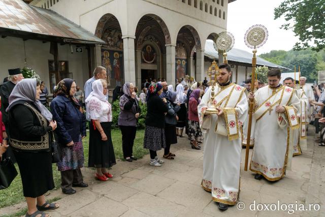 Liturghie arhierească la hramul Sfântului Ioan cel Nou