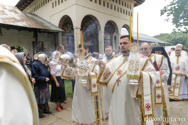 Liturghie arhierească la hramul Sfântului Ioan cel Nou