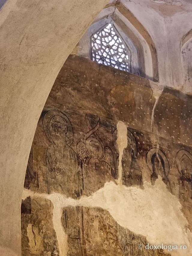 Mănăstirea El Paramous, oaza de liniște din Deșertul Nitriei