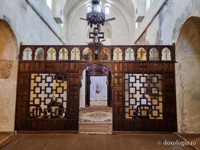 Mănăstirea El Paramous, oaza de liniște din Deșertul Nitriei