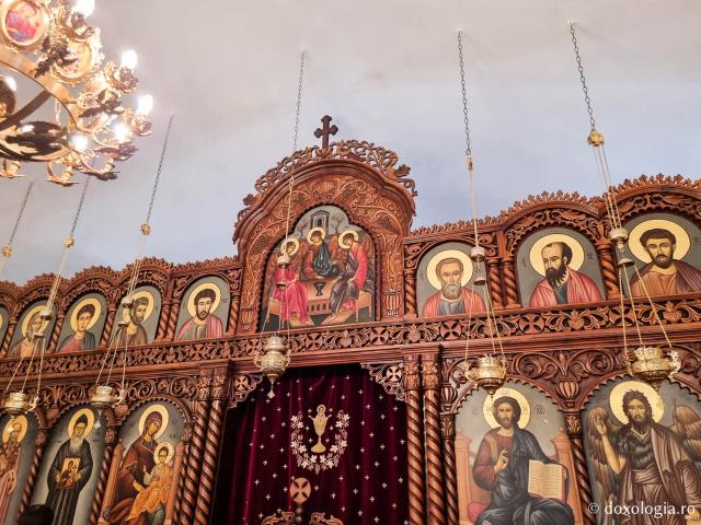 Clipe de rugăciune în Paraclisul Sfântului Paisie Aghioritul de la Mănăstirea Faran din Sinai / Foto: Magda Buftea Clipe de rugăciune în Paraclisul Sfântului Paisie Aghioritul de la Mănăstirea Faran din Sinai