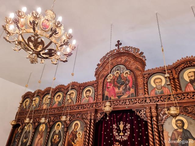 Clipe de rugăciune în Paraclisul Sfântului Paisie Aghioritul de la Mănăstirea Faran din Sinai / Foto: Magda Buftea Clipe de rugăciune în Paraclisul Sfântului Paisie Aghioritul de la Mănăstirea Faran din Sinai