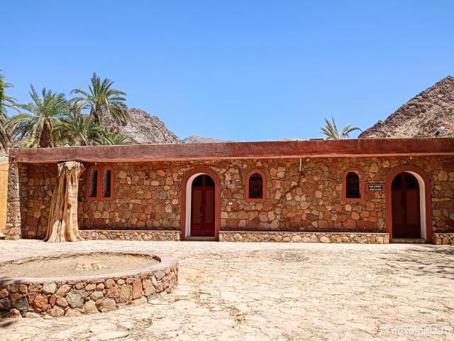 Clipe de rugăciune în Paraclisul Sfântului Paisie Aghioritul de la Mănăstirea Faran din Sinai