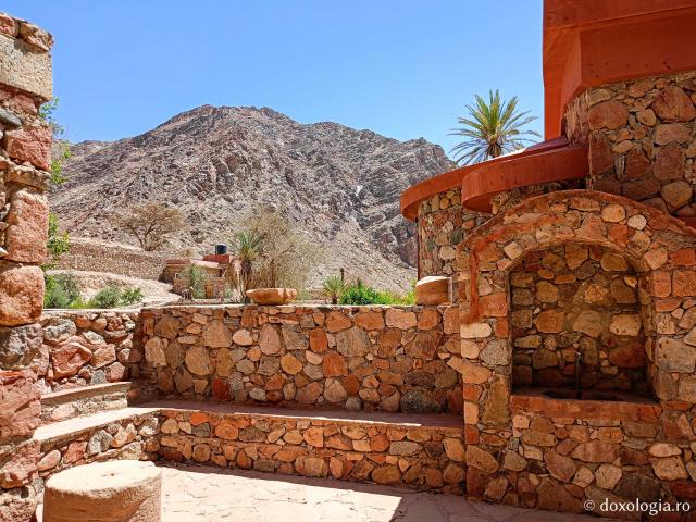 Clipe de rugăciune în Paraclisul Sfântului Paisie Aghioritul de la Mănăstirea Faran din Sinai