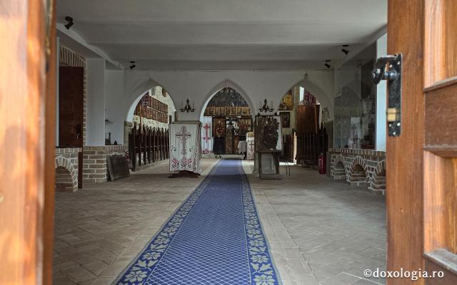 Biserica arhiepiscopală de la Mănăstirea Feleacu – lăcaș istoric ctitorit de Ștefan cel Mare și ocrotit de Sfânta Parascheva
