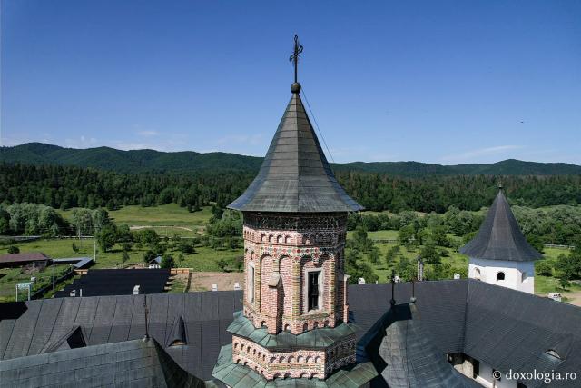 Mănăstirea Neamț, una dintre cele mai vechi mănăstiri din Moldova (imagini aeriene) / Foto: Ștefan Chircă Mănăstirea Neamț, una dintre cele mai vechi mănăstiri din Moldova (imagini aeriene)